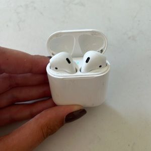 Apple AirPods 2nd Gen